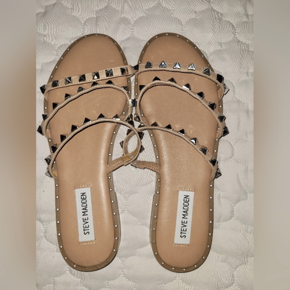 Brand New Steve Madden Flat Sandles!